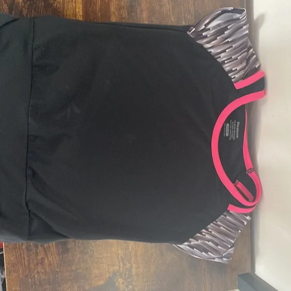 Pink & black Reebox athletic t-shirt. - Picture 3 of 4